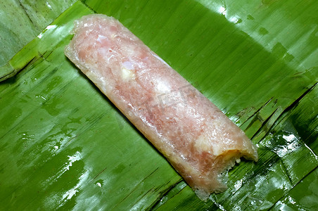 牛肉排酸摄影照片_香蕉叶包酸猪肉，泰国菜