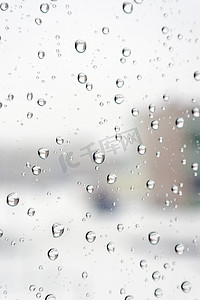 雨天驾驶摄影照片_在一个冬天的雨天