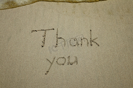 谢谢，感恩的概念，漂亮的卡片，写在沙滩上的字