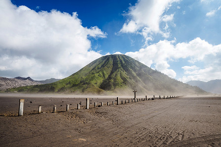 印度尼西亚东爪哇 Bromo Tengger Semeru 国家公园的巴托克火山。