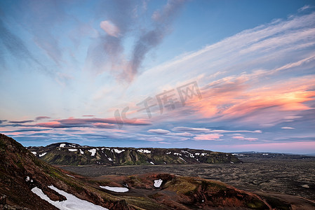 日落时，冰岛拉卡吉加尔的左侧