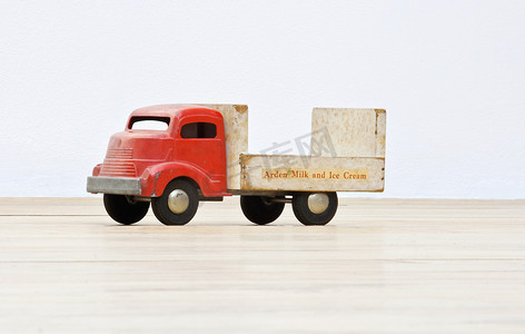 老式玩具卡车