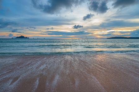 沙滩，日落时的大海，安达美丽的日落