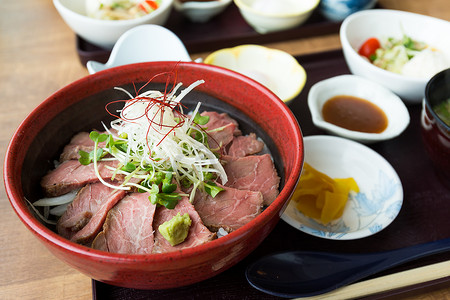 日本餐厅的稀有牛肉饭