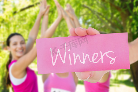 粉色女性符号摄影照片_反对微笑女性竞选乳腺癌意识的获胜者