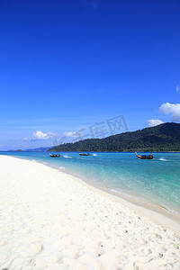 “碧水蓝天。泰国丽贝岛”