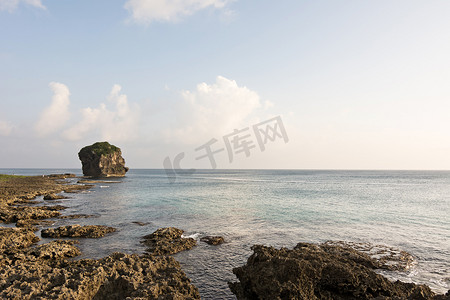 海岸线的船帆岩