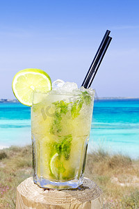 热带海滩鸡尾酒莫吉托冰柠檬吸管