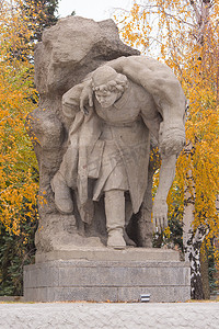 战役誓词摄影照片_英雄历史纪念建筑群“致斯大林格勒战役的英雄”广场的雕塑群“女性参战壮举”