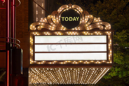 百老汇剧院外部的字幕灯