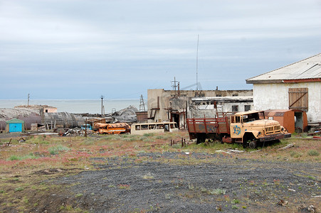 北极小镇佩韦克的废弃工业区