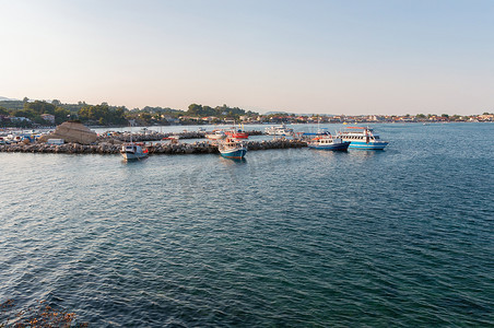希腊扎金索斯岛的 Agios Sostis 港口