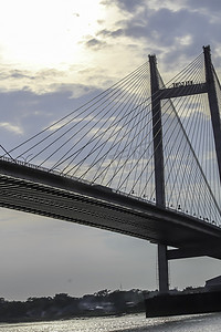 第二豪拉桥 - 恒河上历史悠久的悬臂桥。