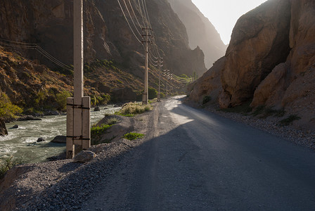 颠簸的山路