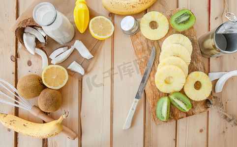 椰汁椰果摄影照片_新鲜水果和椰奶