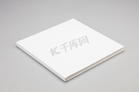 空白书白色封面 8.5 x 8.5 英寸