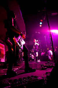 紫色氛围摄影照片_紫色摇滚音乐会