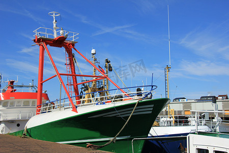港口的拖网渔船