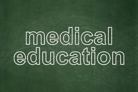 教育理念： 黑板背景下的医学教育