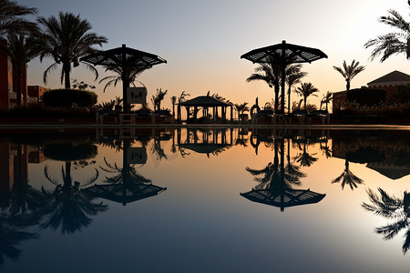 格达活佛和朱德摄影照片_“清晨的游泳池，埃及赫尔格达”