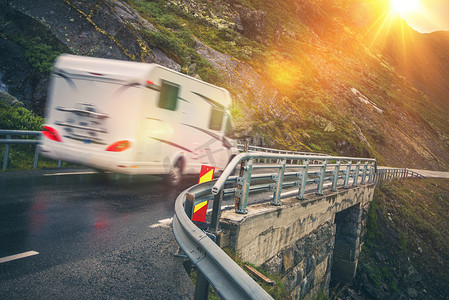 风景秀丽的公路房车之旅