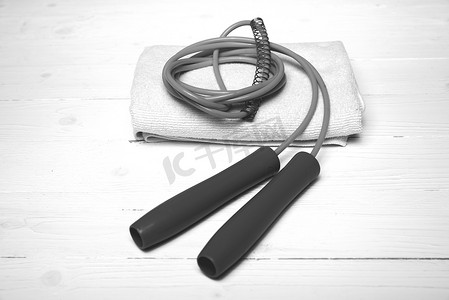 健身器材：毛巾、跳绳黑白配色款式