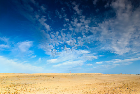 天空陆地摄影照片_沙子和天空背景