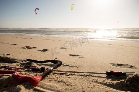 风筝摄影照片_沙滩上的风筝