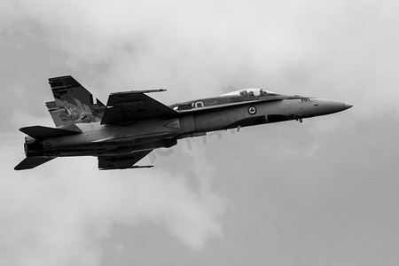 机身厚度摄影照片_F-18战斗机
