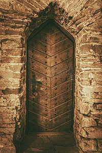 木制城堡摄影照片_老式木制城堡门