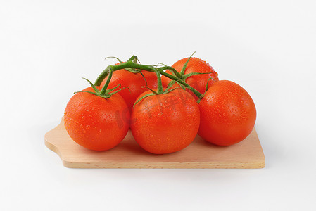 湿的新鲜西红柿