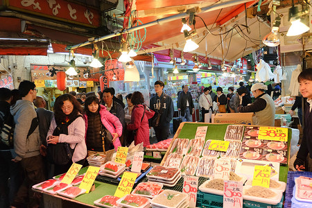 横摄影照片_上野阿美横街的鱼店