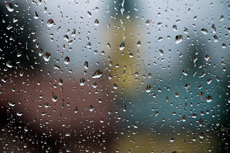 窗玻璃上的雨珠，雨天