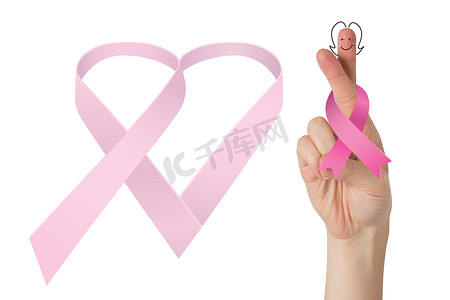 交叉手指与乳腺癌丝带的复合图像