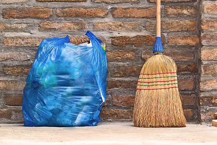 地板清洁用家用扫帚和垃圾袋