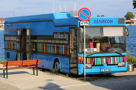 蓝色公共图书馆巴士