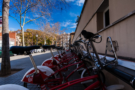 西班牙巴塞罗那，2016 年 2 月-巴塞罗那自行车生态公共交通