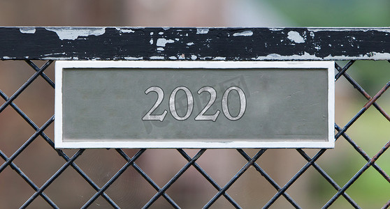 在栅栏上签名 - 2020
