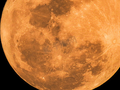 万圣节满月背景摄影照片_黑色背景上的黄色满月