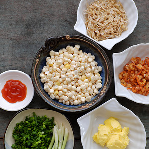 越南街头食品，玉米油炸干虾