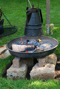沸腾的火摄影照片_沸水是中世纪的方法