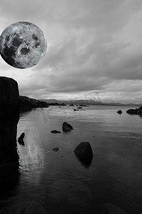黑白月亮摄影照片_嘉里黑白夜景