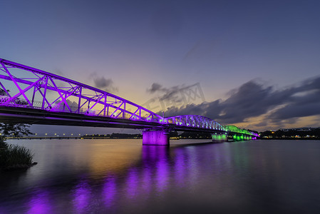 越南顺化的 Truong Tien 桥