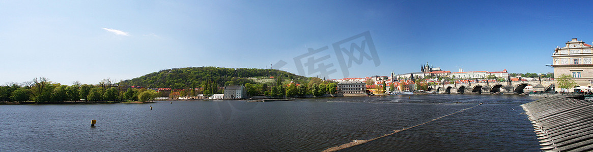 文化之旅摄影照片_布拉格城堡全景