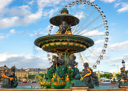 喷泉和摩天轮在巴黎