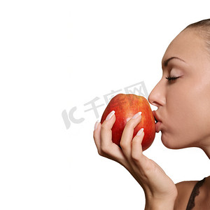 红色大嘴唇摄影照片_红苹果