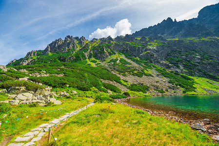 中国风云纹插画摄影照片_风景如画的塔特拉山和 Czarny Staw 湖