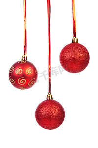 三个挂着的圣诞球