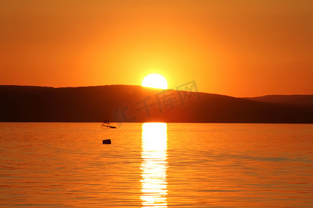 巴拉顿湖摄影照片_巴拉顿湖的日落