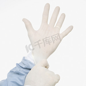 卫生设施摄影照片_医生手套。